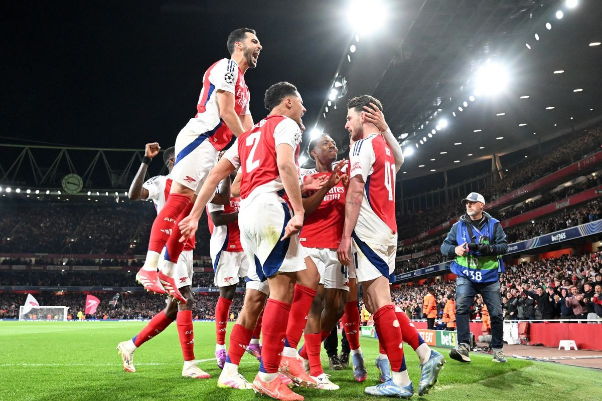 Arsenal nhiều khả năng sẽ phải xếp hàng chào đón nhà vô địch Liverpool khi hai đội gặp nhau ở vòng 36. Arsenal nhiều khả năng sẽ phải xếp hàng chào đón nhà vô địch Liverpool khi hai đội gặp nhau ở vòng 36.