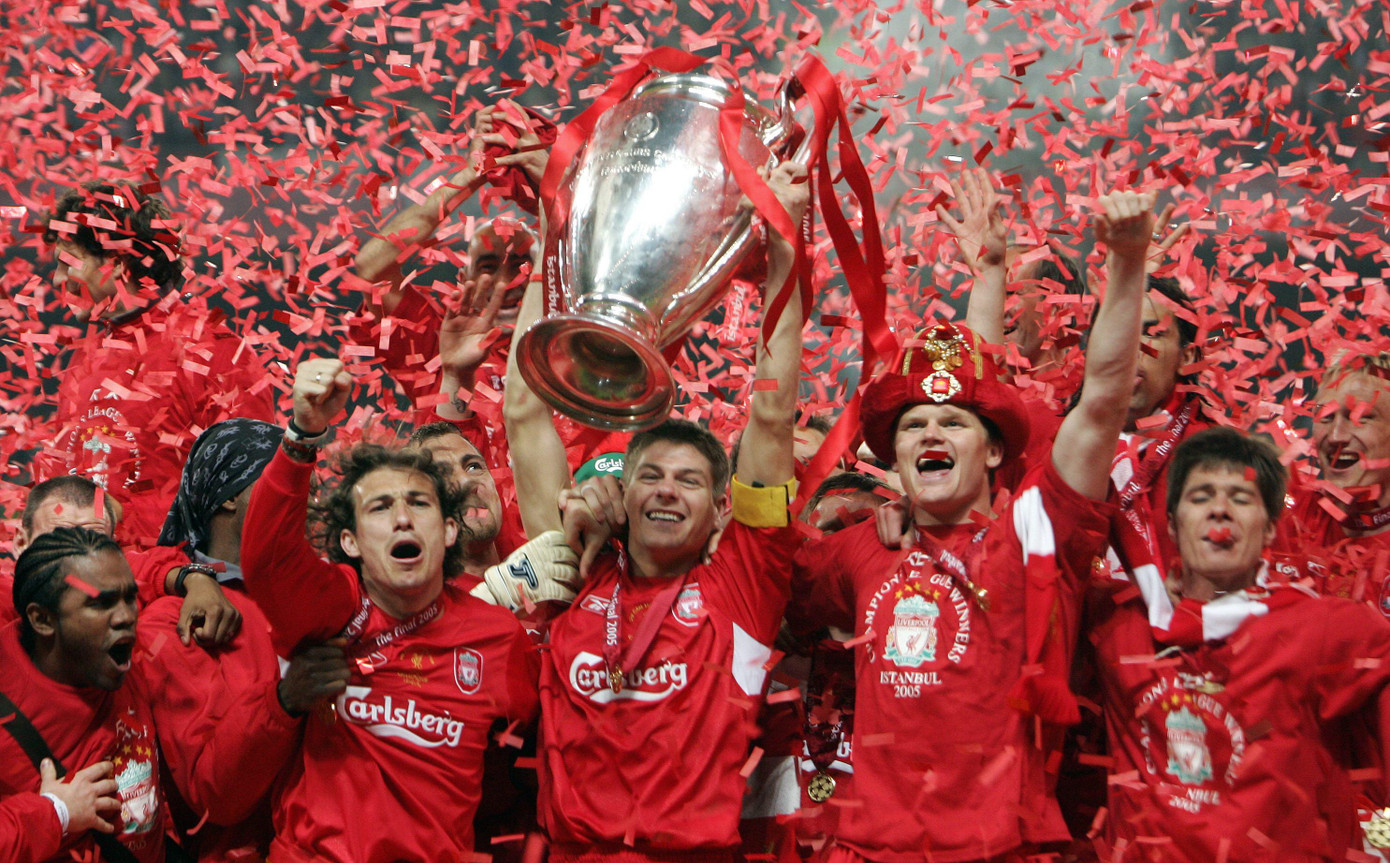 Khoảnh khắc đăng quang của Liverpool sau đêm kịch tính ở Istanbul. (Ảnh: Getty Images)