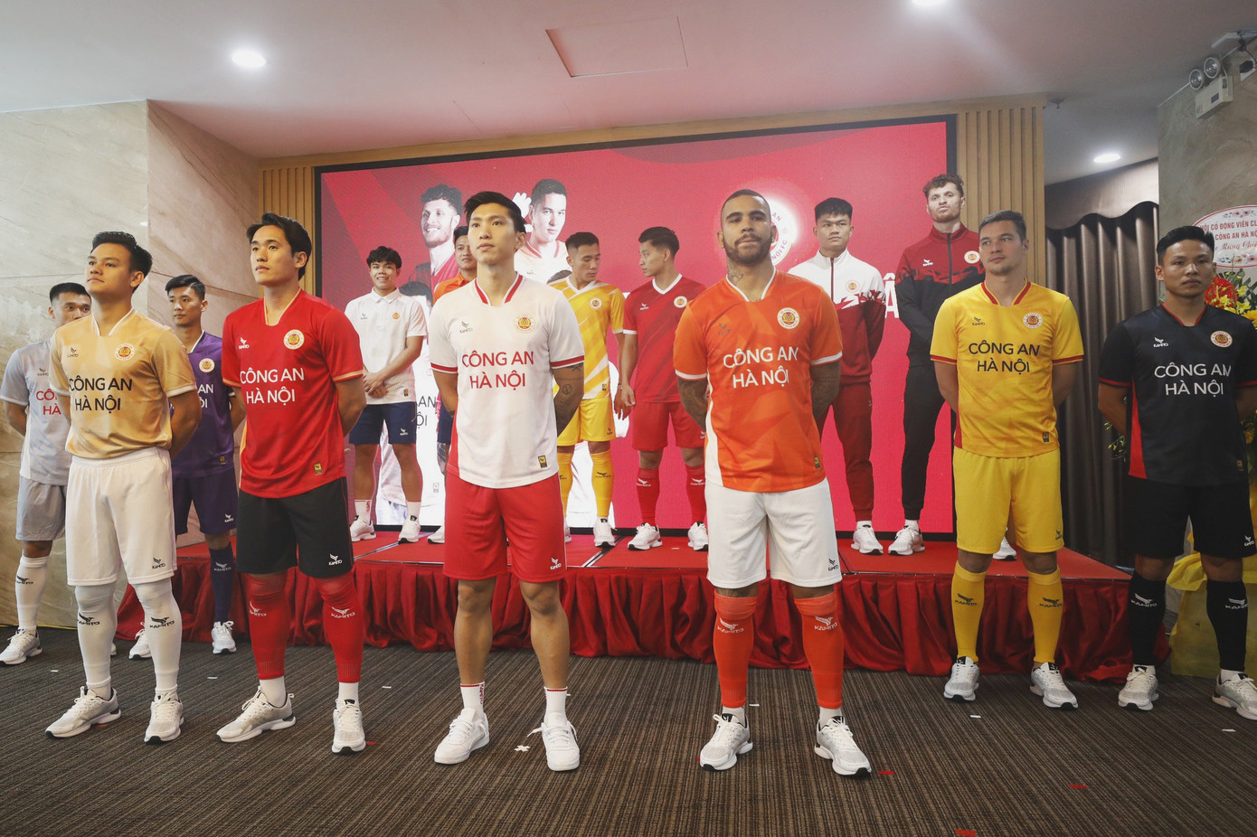 CLB CAHN với dàn hảo thủ đã sẵn sàng cho mùa giải mới V-League 2023/24. CLB CAHN với dàn hảo thủ đã sẵn sàng cho mùa giải mới V-League 2023/24.