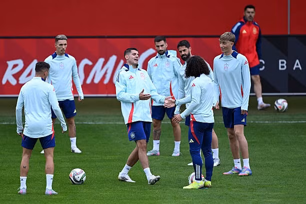 Đánh bại Tây Ban Nha trên chấm luân lưu, Ronaldo và đồng đội lần thứ 2 đăng quang Nations League 2024/25 ảnh 13 Đánh bại Tây Ban Nha trên chấm luân lưu, Ronaldo và đồng đội lần thứ 2 đăng quang Nations League 2024/25 ảnh 13