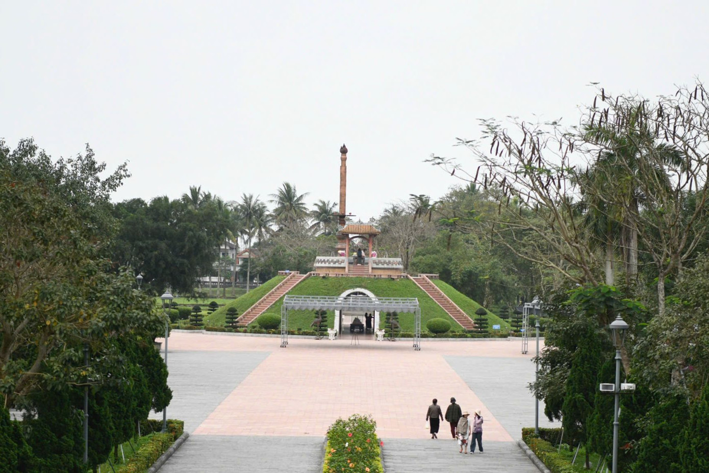 Ngày nay, chính giữa Thành cổ là Đài tưởng niệm, được coi là ngôi mộ chung cho hàng ngàn chiến sĩ đã ngã xuống trong cuộc chiến 81 ngày đêm khốc liệt năm 1972.