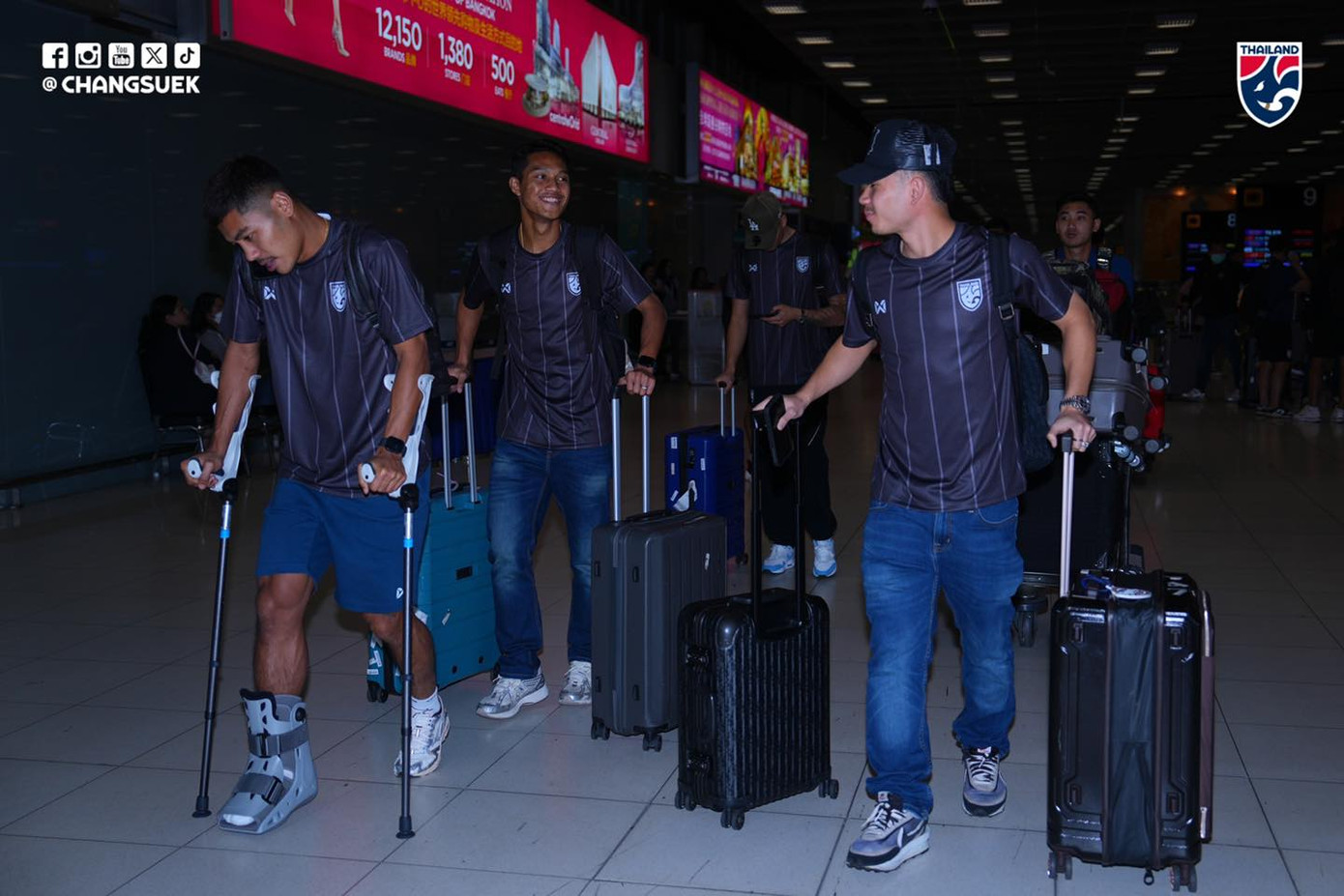 ĐT Thái Lan về Bangkok vào tối 3/1, sau ĐT Việt Nam 7 tiếng. ĐT Thái Lan về Bangkok vào tối 3/1, sau ĐT Việt Nam 7 tiếng.