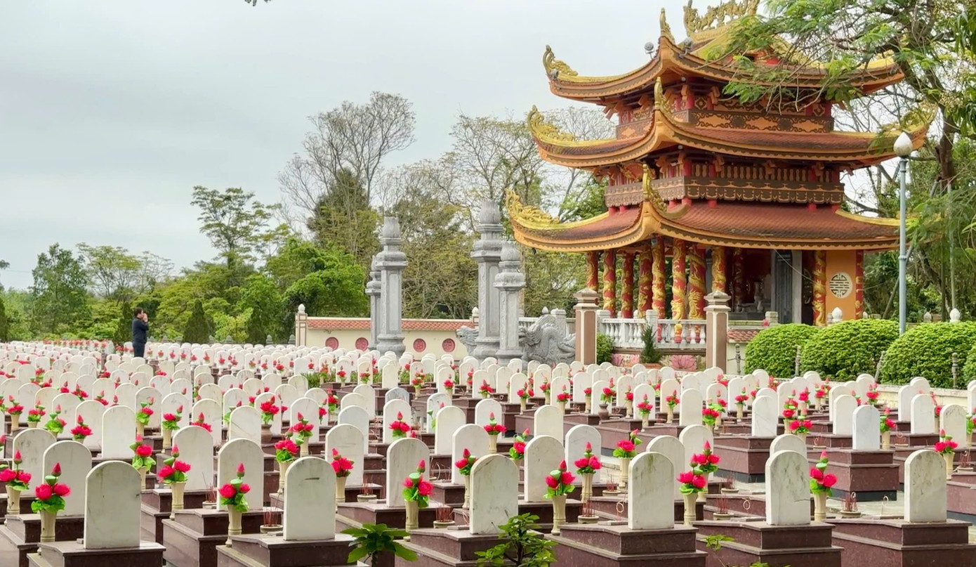 Nghĩa trang có diện tích 140.000m² với các phần mộ được chia làm 10 khu vực chính theo từng địa phương và một khu dành cho 68 liệt sĩ chưa biết tên.