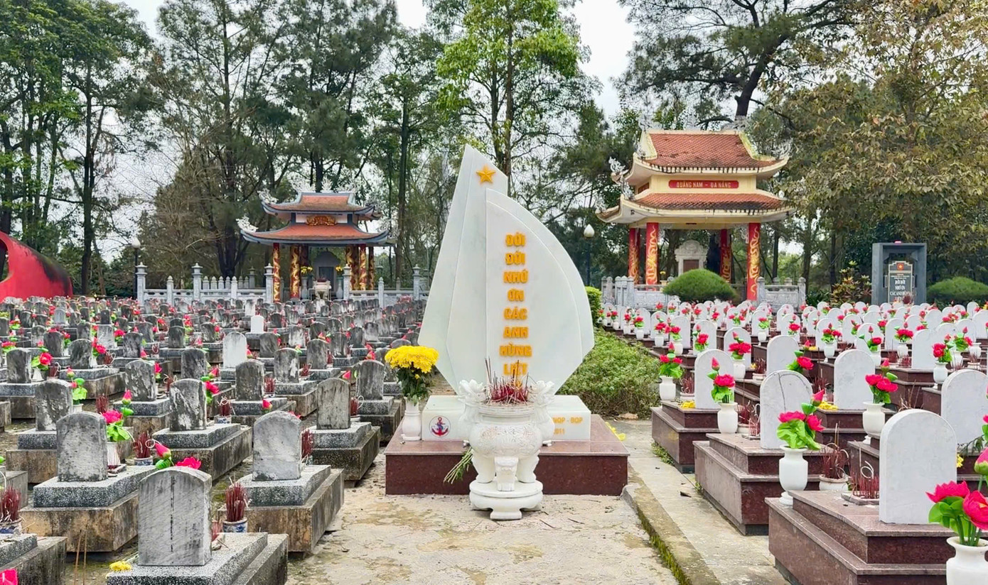 Hiện nay, trên toàn tỉnh Quảng Trị có 72 nghĩa trang liệt sĩ với gần 61.000 phần mộ liệt sĩ đã không tiếc máu xương, chiến đấu và ngã xuống vì Tổ quốc.