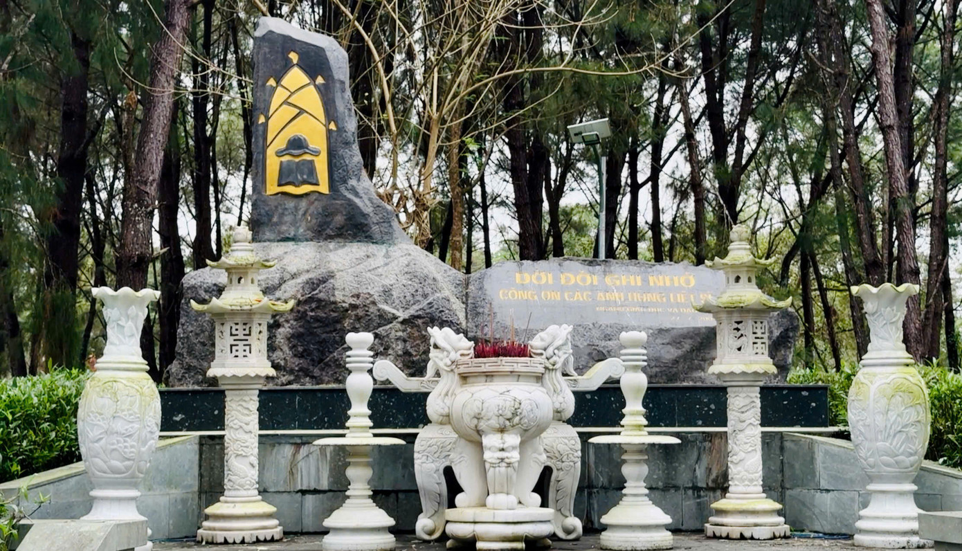 Sau khi được nâng cấp, tôn tạo vào năm 1999, Nghĩa trang Trường Sơn có thêm nhiều hạng mục mới, như khu khánh tiết, văn bia, các cụm tượng, Đài Tổ quốc ghi công...