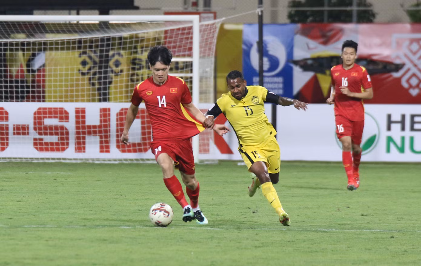 Trong cả trận, Malaysia luôn ở thế chạy theo Việt Nam. (Ảnh: VFF)