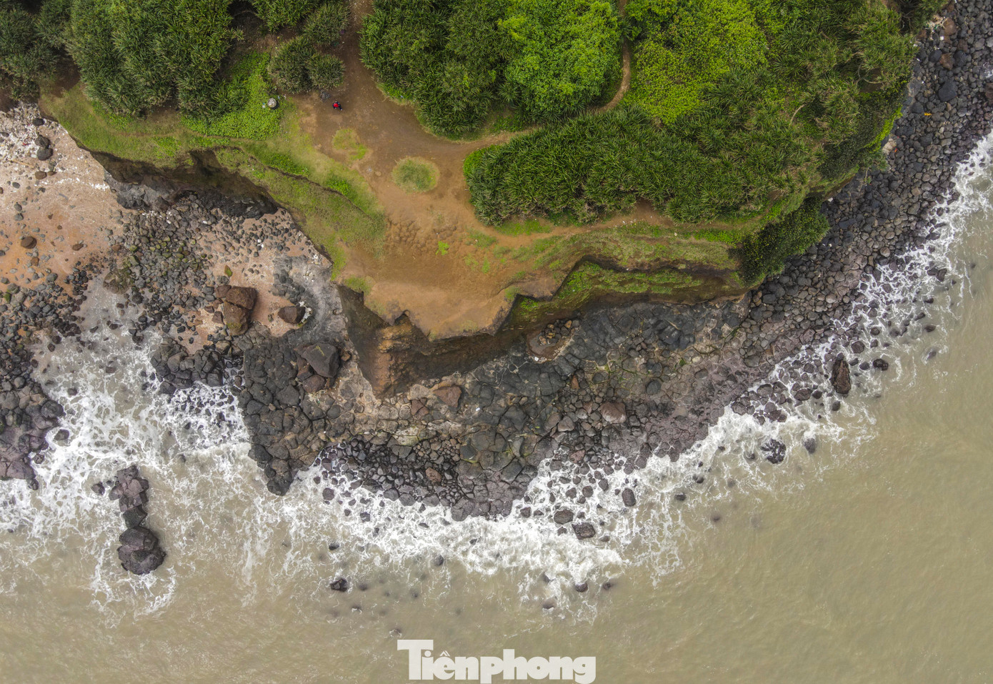 Đứng tại nơi đây, các du khách có thể ngắm trọn biển trời Quảng Trị, đồng thời dễ dàng có những bức ảnh đẹp và tận hưởng cảm giác giao hòa với thiên nhiên hùng vỹ. Đứng tại nơi đây, các du khách có thể ngắm trọn biển trời Quảng Trị, đồng thời dễ dàng có những bức ảnh đẹp và tận hưởng cảm giác giao hòa với thiên nhiên hùng vỹ.