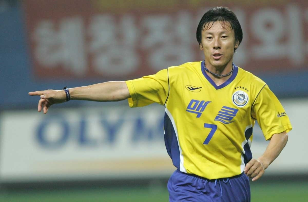 Ông Shin thời chơi cho Seongnam ở vị trí tiền vệ tấn công. Ông Shin thời chơi cho Seongnam ở vị trí tiền vệ tấn công.