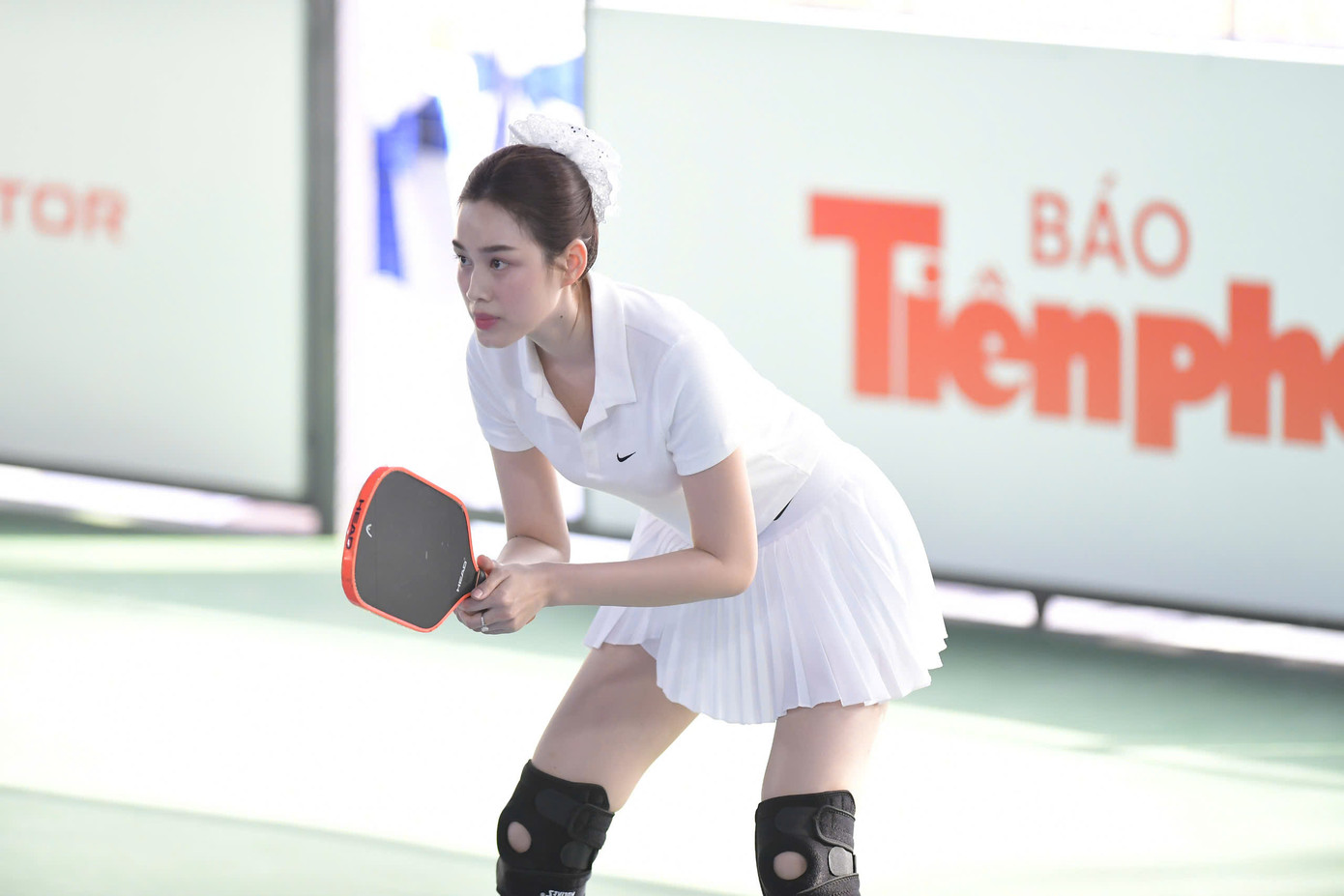 Hoa hậu Đỗ Thị Hà là người khai màn Giải Vô địch Pickleball Việt Nam 2025 – Cúp Hyundai Thành Công bằng trận biểu diễn trên sân 1 của cụm sân Pickleball D-JOY.