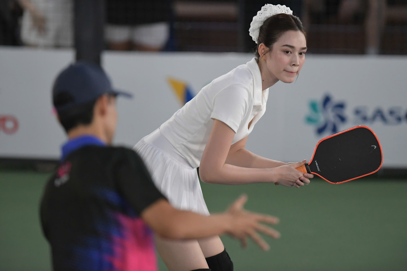 "Trên sân pickkelball trông Hà rất căng thẳng", Đỗ Thị Hà cho biết, đồng thời rất hào hứng với những kinh nghiệm có được ở trận biểu diễn, mở màn Giải Vô địch Pickleball Việt Nam 2025.