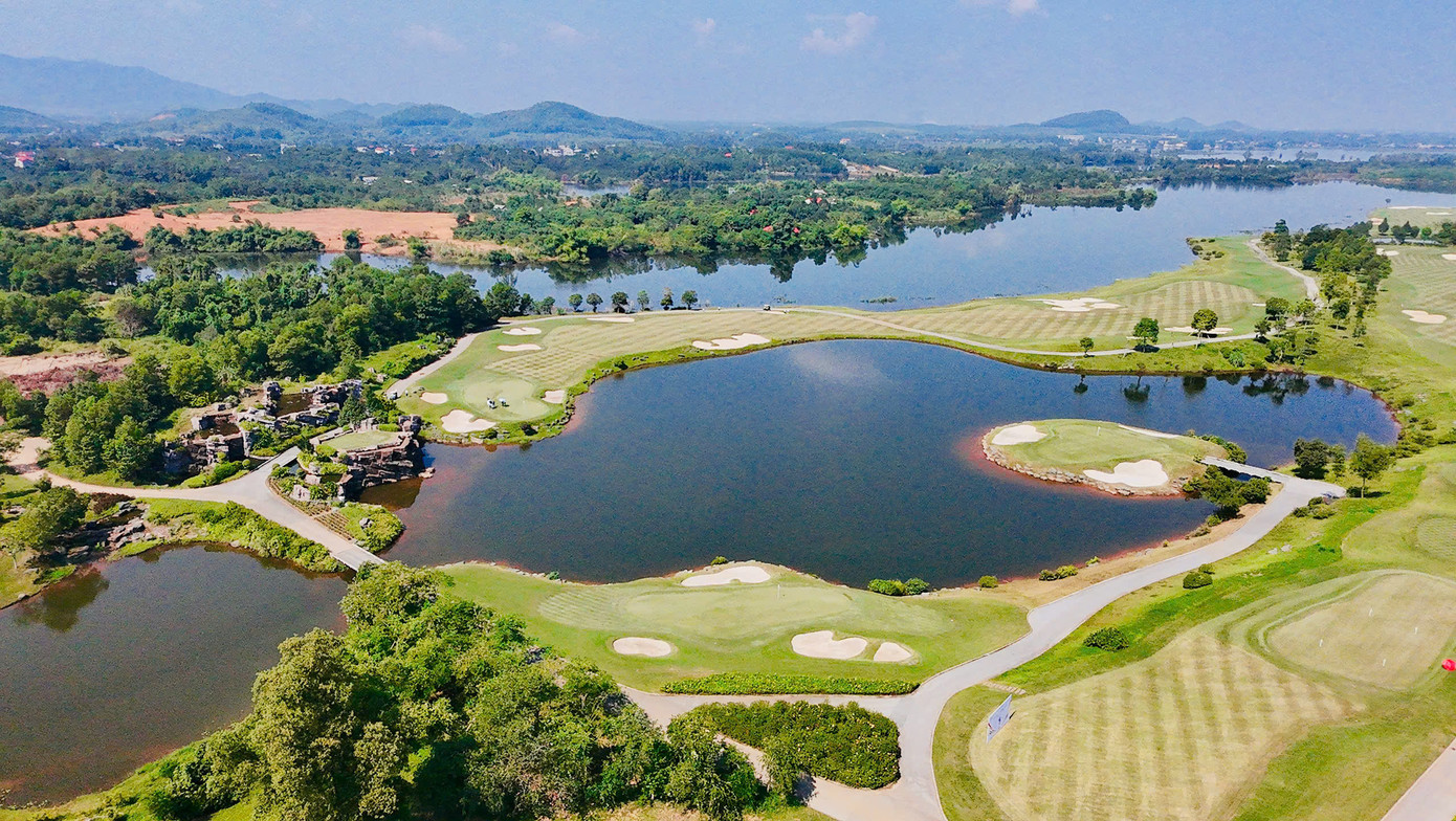 Tới Kings Course, các golfer không chỉ tham gia vào giải đấu giàu chất lượng Tiền Phong Golf Championship mà còn tận hưởng khoảng thời gian tuyệt vời giữa thiên nhiên.