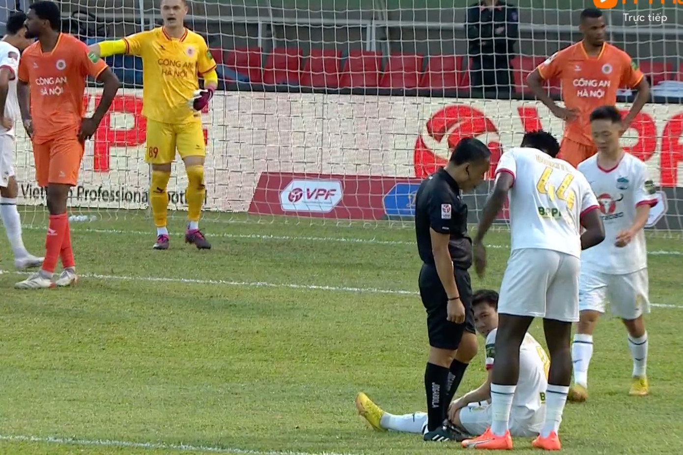 Chia điểm ở Pleiku, HAGL chưa biết thắng, CAHN dứt mạch thua ảnh 15 Chia điểm ở Pleiku, HAGL chưa biết thắng, CAHN dứt mạch thua ảnh 15