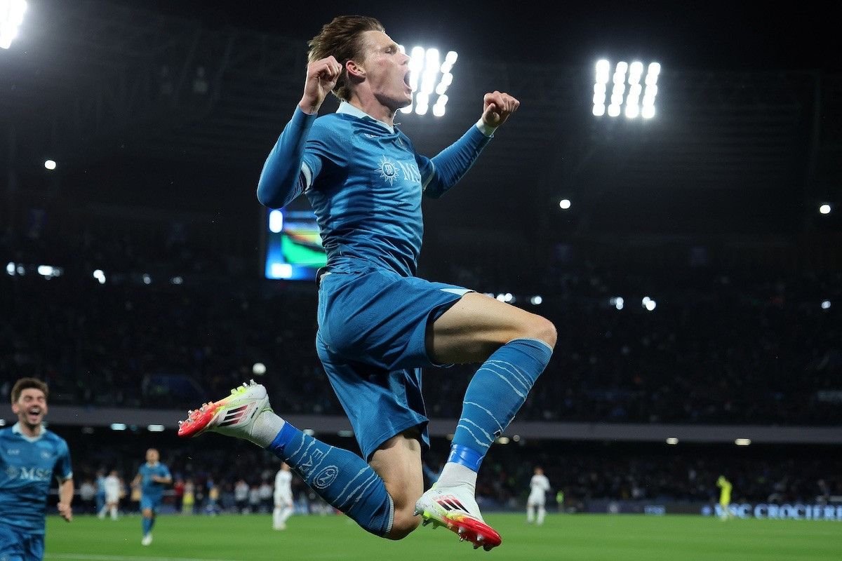 Tiền vệ người Scotland và những thông số khác biệt trong màu áo Napoli và khi còn chơi cho MU, với số bàn thắng, pha rê dắt thành công, cơ hội tạo ra cũng như giành bóng ở khu vực 1/3 cuối sân vượt trội.