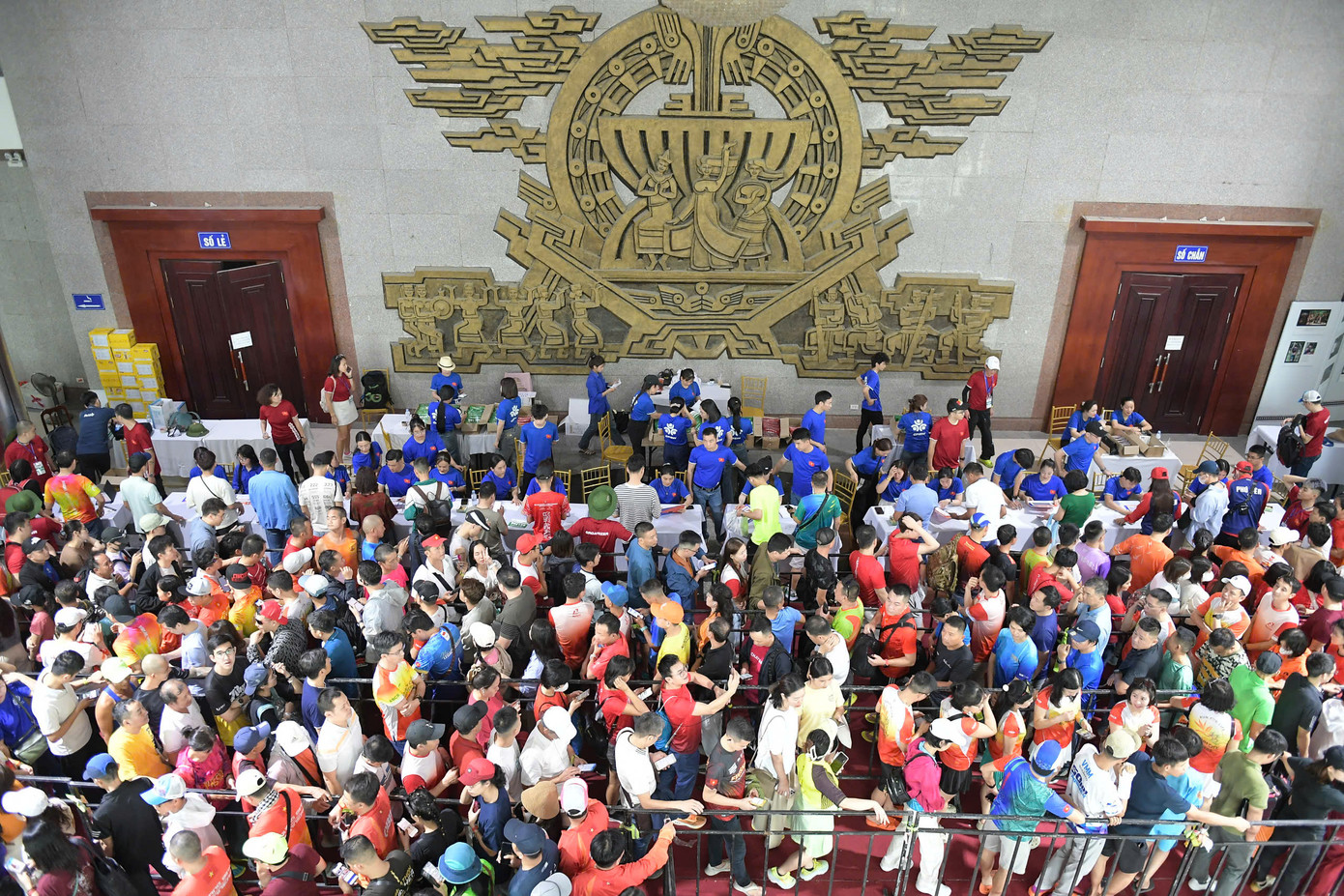 Ngày 29/3, rất đông vận động viên có mặt Trung tâm Văn hóa và Điện ảnh tỉnh Quảng Trị để nhận bib và racekit, bộ dụng cụ thi đấu độc đáo của Tiền Phong Marathon 2025. Ngày 29/3, rất đông vận động viên có mặt Trung tâm Văn hóa và Điện ảnh tỉnh Quảng Trị để nhận bib và racekit, bộ dụng cụ thi đấu độc đáo của Tiền Phong Marathon 2025.