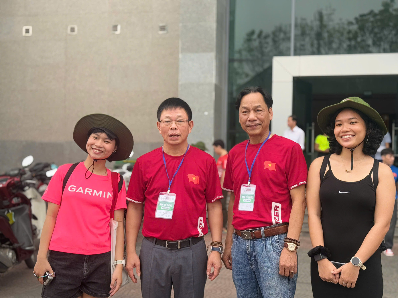 Trong sự thân tình, nhóm các runner đến từ Tây Ninh chia sẻ tình yêu với Tiền Phong Marathon và câu chuyện ấm áp của người dân Quảng Trị, khi sẵn sàng nhường phòng để vận động viên có chỗ nghỉ trong thời gian tham dự giải đấu. Trong sự thân tình, nhóm các runner đến từ Tây Ninh chia sẻ tình yêu với Tiền Phong Marathon và câu chuyện ấm áp của người dân Quảng Trị, khi sẵn sàng nhường phòng để vận động viên có chỗ nghỉ trong thời gian tham dự giải đấu.