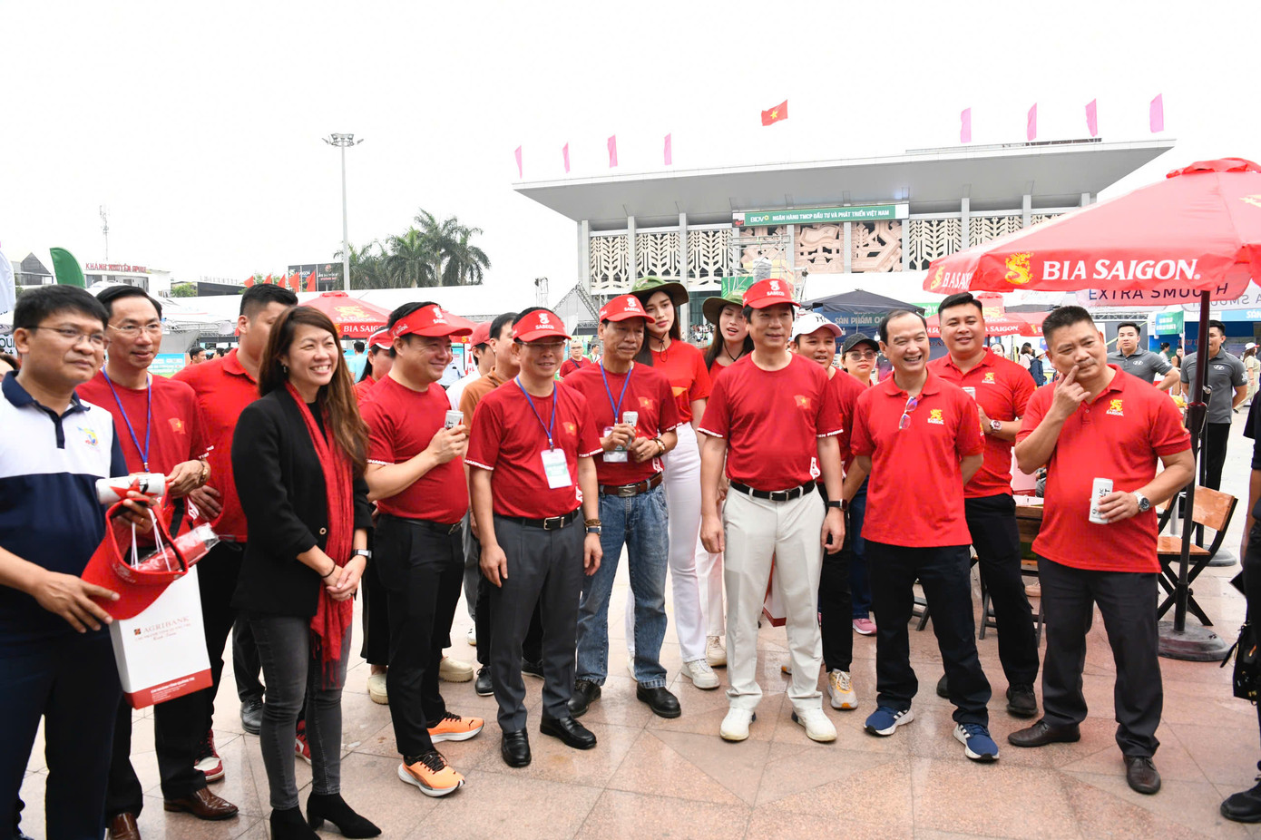 Năm 2025 là năm thứ 5 liên tiếp SABECO đồng hành cùng Tiền Phong Marathon. Với chiến lược phát triển bền vững, SABECO muốn thông qua giải đấu để chung tay tạo dựng cộng đồng khỏe mạnh và năng động, đồng thời khuyến khích các tài năng thể thao phát triển, nâng cao vị thế của thể thao Việt Nam trên đấu trường quốc tế.