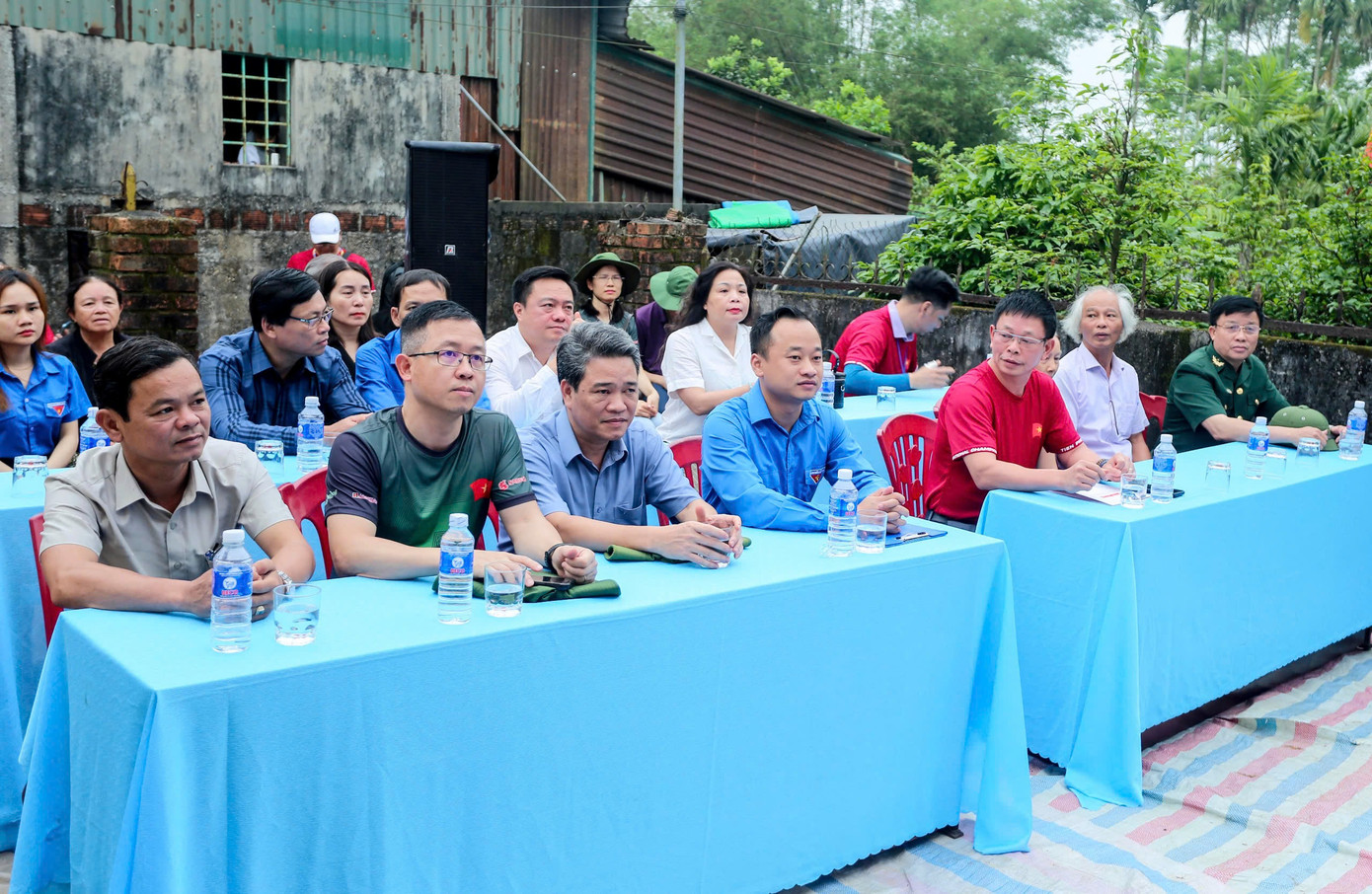 Lễ khởi công diễn ra trong sự ấm cúng và xúc động. Lễ khởi công diễn ra trong sự ấm cúng và xúc động.