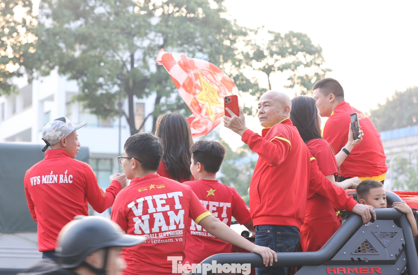 HLV Troussier cũng nói rằng, một trong những lợi thế của ĐT Việt Nam là đá sân nhà, dưới sự cổ vũ của đông đảo người hâm mộ.