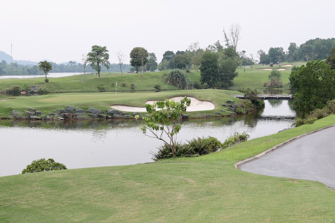Nhưng cũng chính vì khó chinh phục, các golfer luôn háo hức mỗi mùa Tiền Phong Golf Championship để đưa tên mình vào lịch sử.