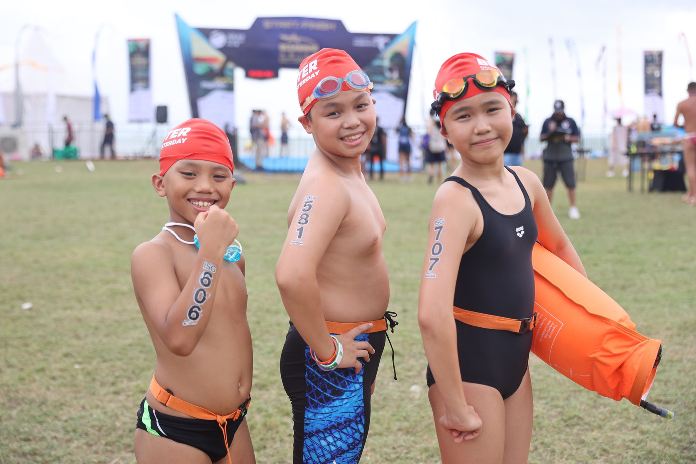 Trong khi Hồng Phúc bơi cự ly 5km, Duy Anh, Linh Chi và Tuấn Phong thử sức ở cự ly 2km. Tất cả đều hào hứng và tự tin sẽ chinh phục thử thách.