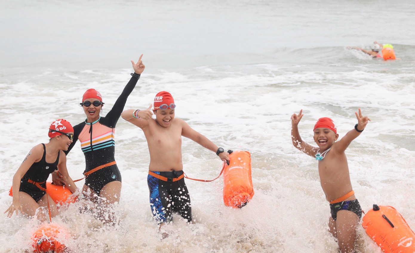 Với các bạn nhỏ, tham dự Oceanman vừa thỏa mãn đam mê bơi lội, vừa thách thức bản thân vượt qua giới hạn. Ngoài ra, đây còn là dịp giao lưu, trải nghiệm và tạo nên những kỷ niệm đẹp.