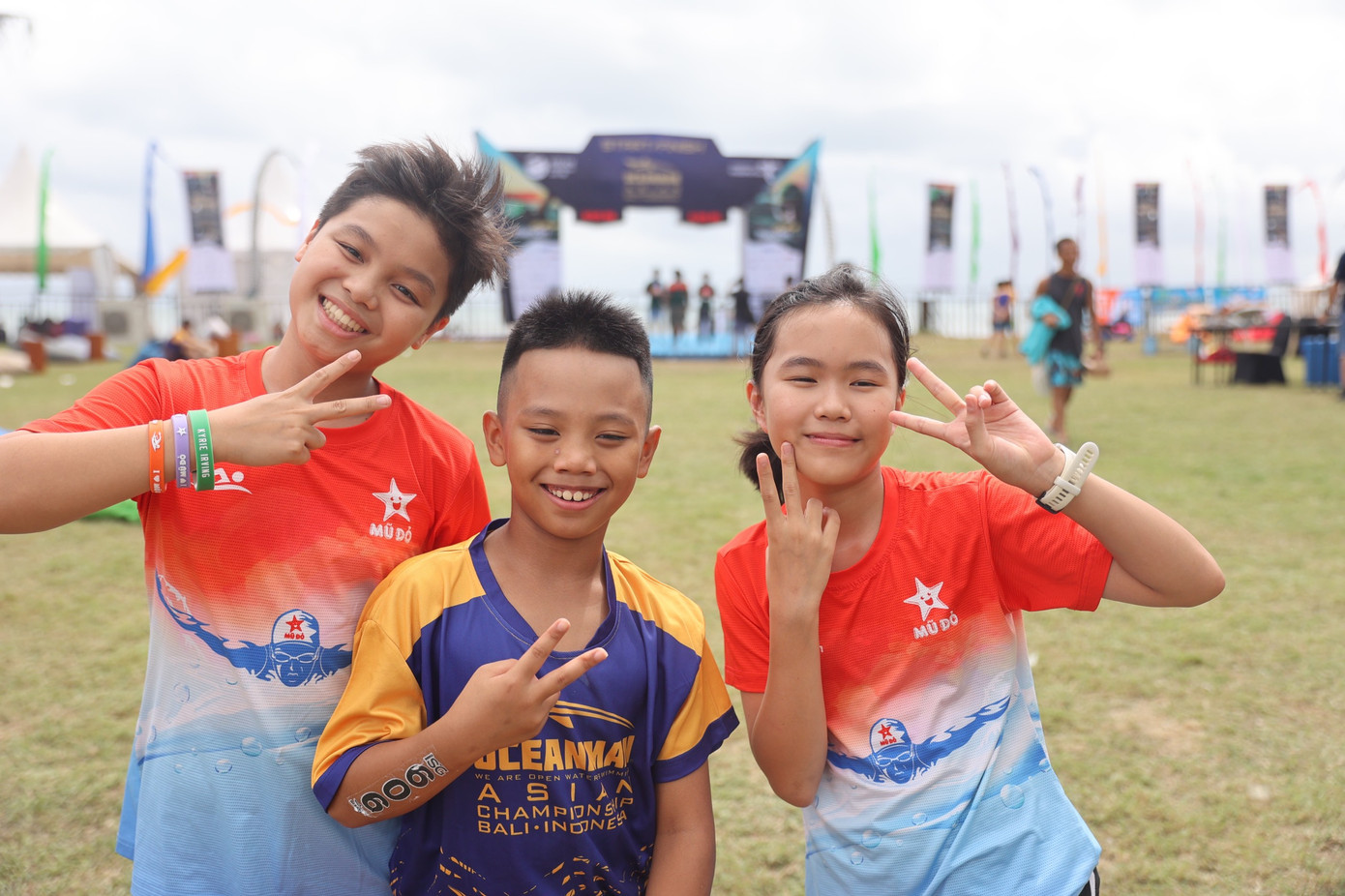 Trong khi Hồng Phúc bơi cự ly 5km, Duy Anh, Linh Chi và Tuấn Phong thử sức ở cự ly 2km. Tất cả đều hào hứng và tự tin sẽ chinh phục thử thách.