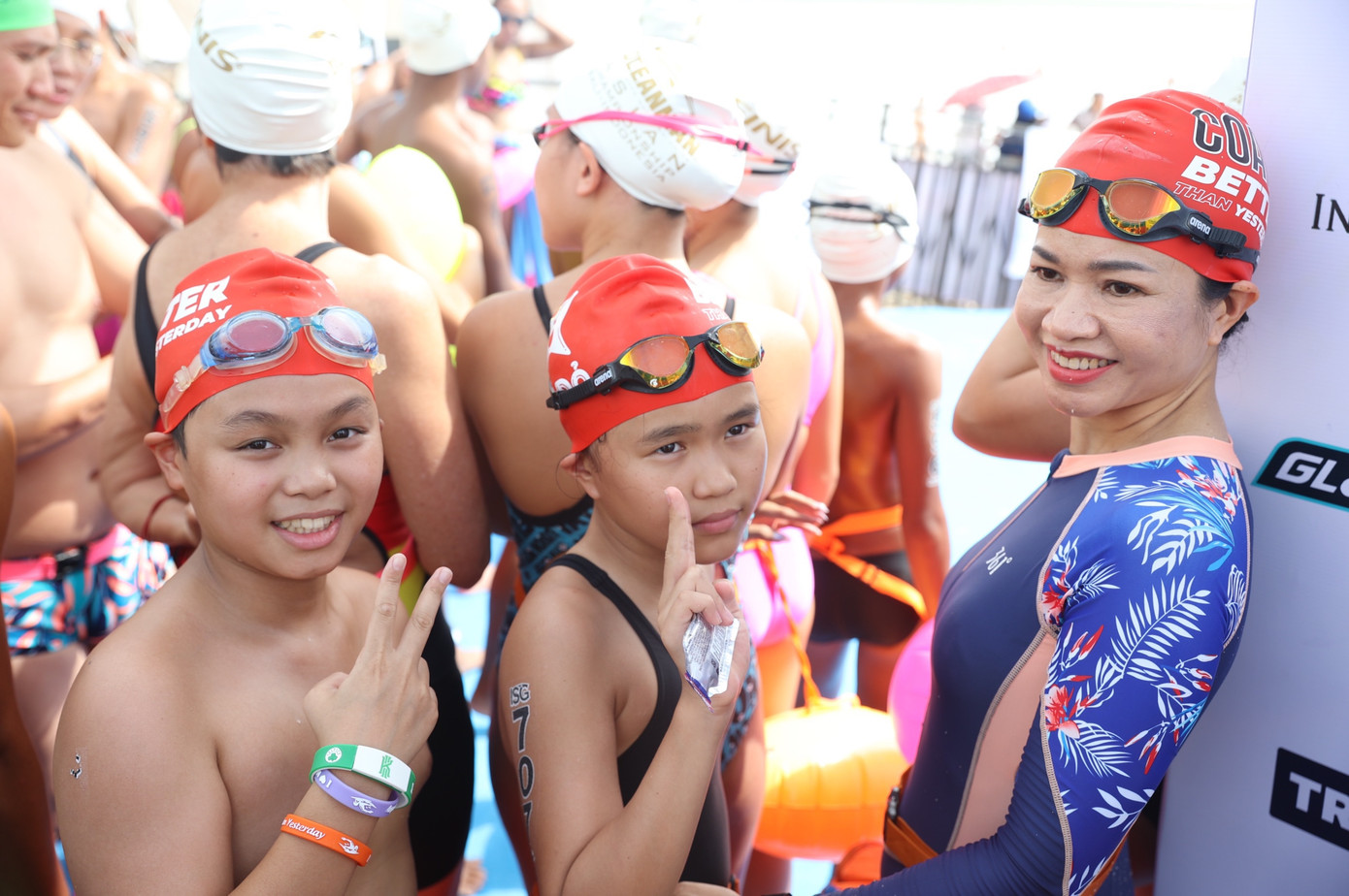 Trong khi Hồng Phúc bơi cự ly 5km, Duy Anh, Linh Chi và Tuấn Phong thử sức ở cự ly 2km. Tất cả đều hào hứng và tự tin sẽ chinh phục thử thách.