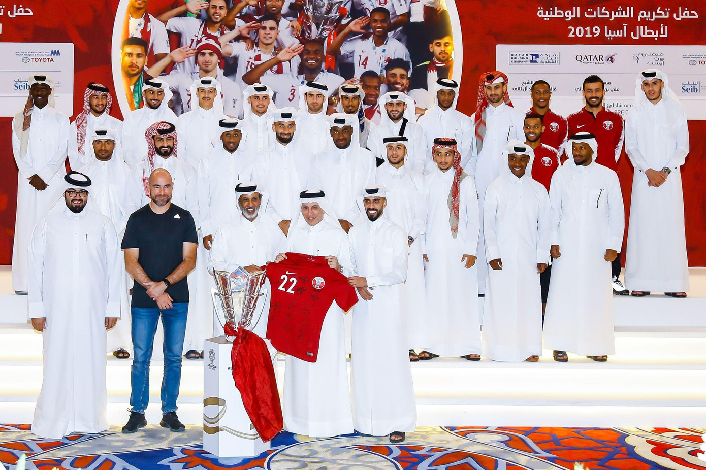 ĐT Qatar được vinh danh sau khi vô địch Asian Cup 2019. (Ảnh: Getty Images)
