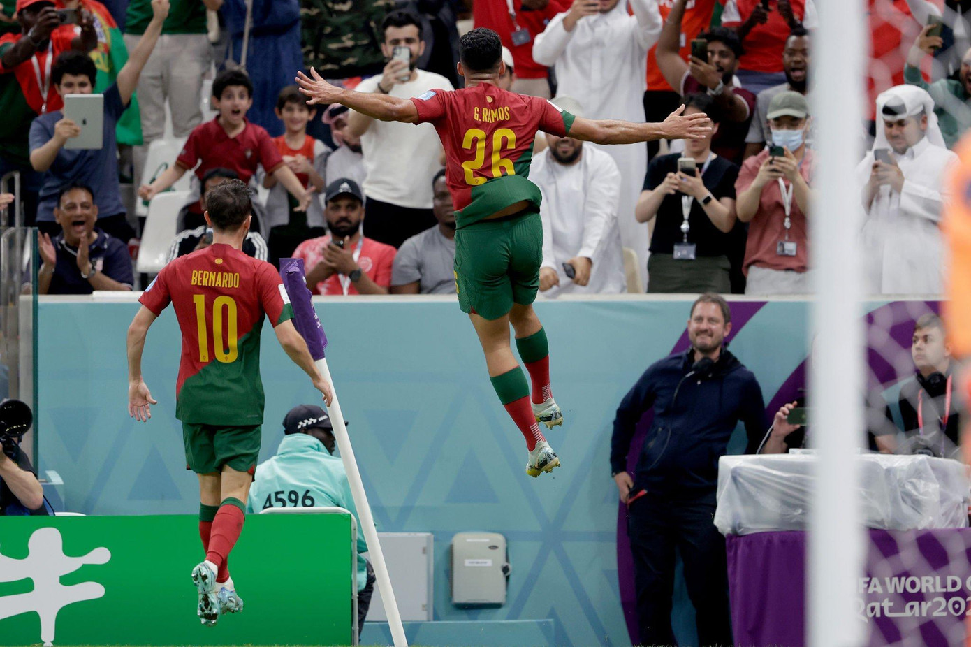 World Cup 2022: 'Hủy diệt' Thụy Sĩ 6-1, Bồ Đào Nha bùng nổ trong ngày Ronaldo dự bị và tịt ngòi ảnh 30