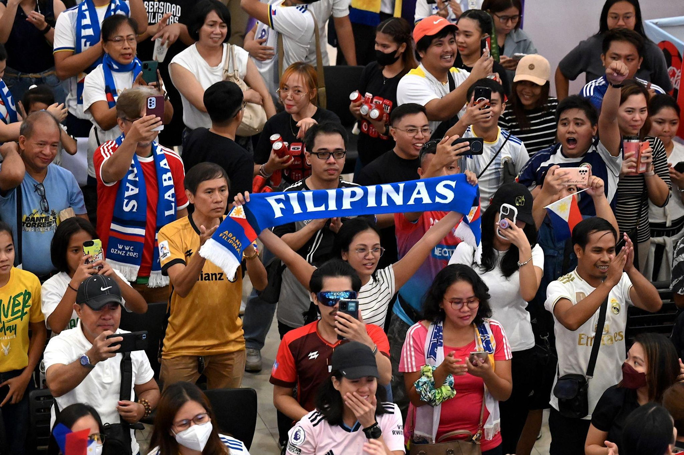 Người hâm mộ Philippines vỡ òa vui sướng với chiến thắng lịch sử. (Ảnh: Getty Images)