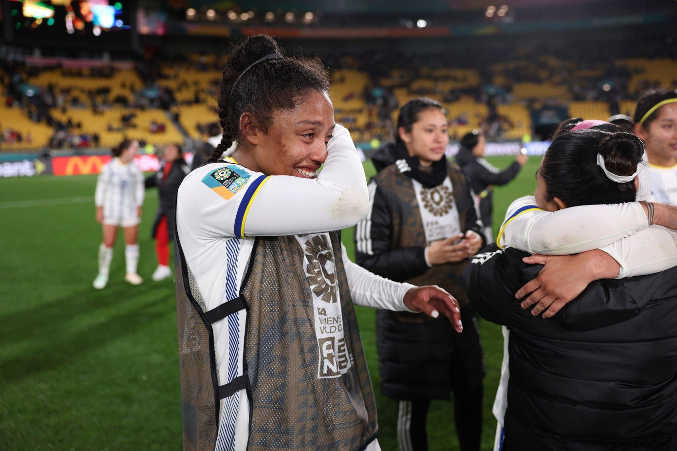 Cảm xúc dâng trào của các cô gái Philippines sau chiến thắng trước New Zealand. (Ảnh: Getty Images)