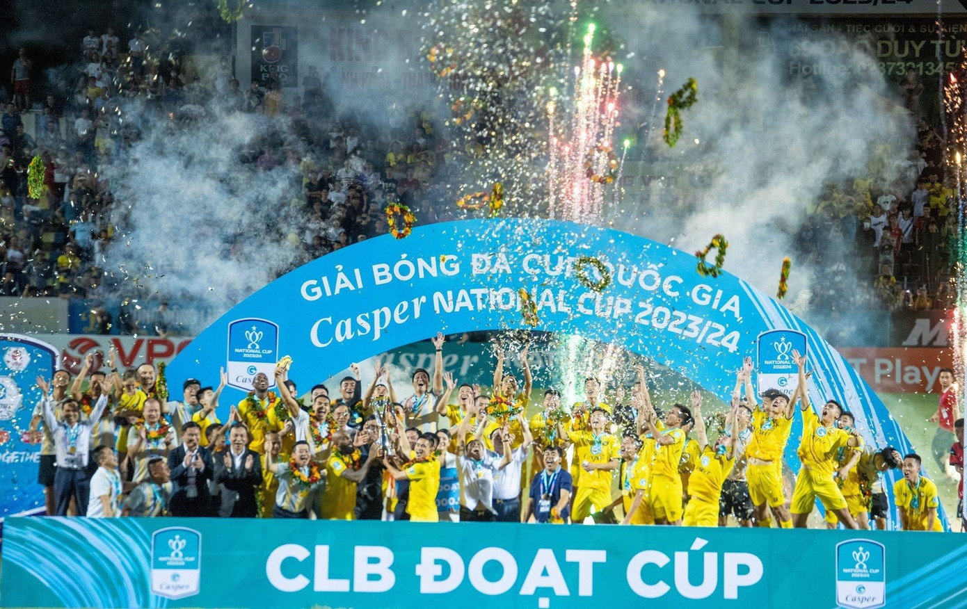 Bóng đá Việt ngày càng chuyên nghiệp ở các đấu trường V.League, Cúp Quốc gia và Siêu Cúp Quốc gia.
