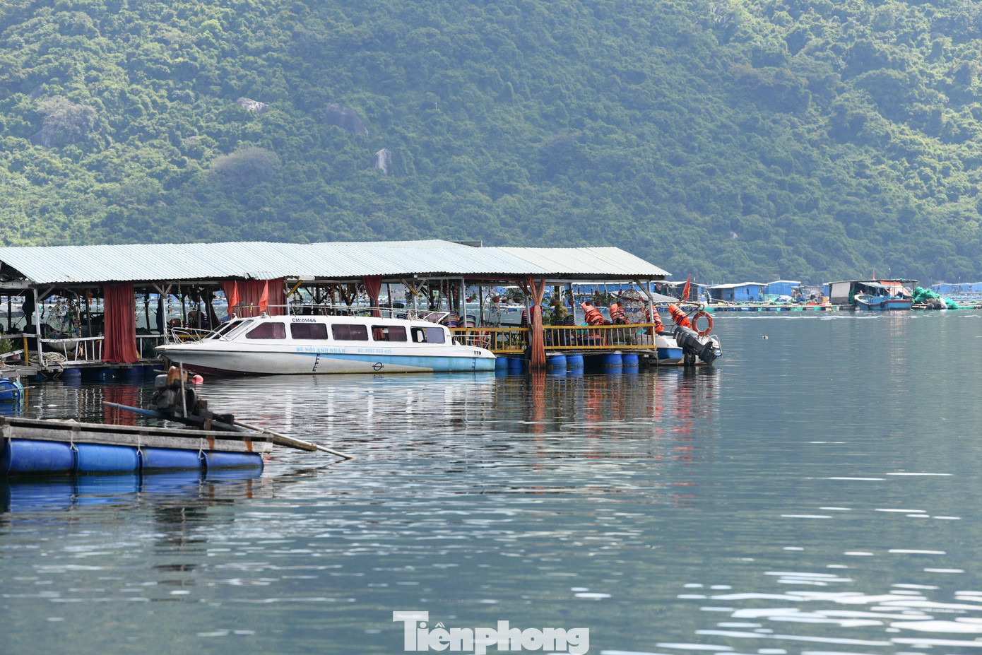 Ngày nay, Vũng Rô đang thay da đổi thịt, phát triển mạnh kinh tế và du lịch, xứng đáng với tầm vóc một trong những vịnh đẹp nhất Việt Nam. Ngày nay, Vũng Rô đang thay da đổi thịt, phát triển mạnh kinh tế và du lịch, xứng đáng với tầm vóc một trong những vịnh đẹp nhất Việt Nam.