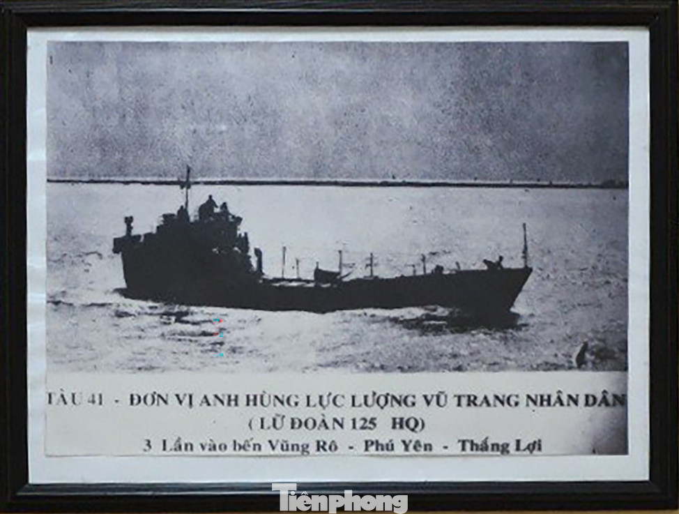 Tàu 41 thuộc đoàn 125 với 3 lần cập bến Vũng Rô, mang theo hàng trăm tấn vũ khí chi viện. Tàu 41 thuộc đoàn 125 với 3 lần cập bến Vũng Rô, mang theo hàng trăm tấn vũ khí chi viện.