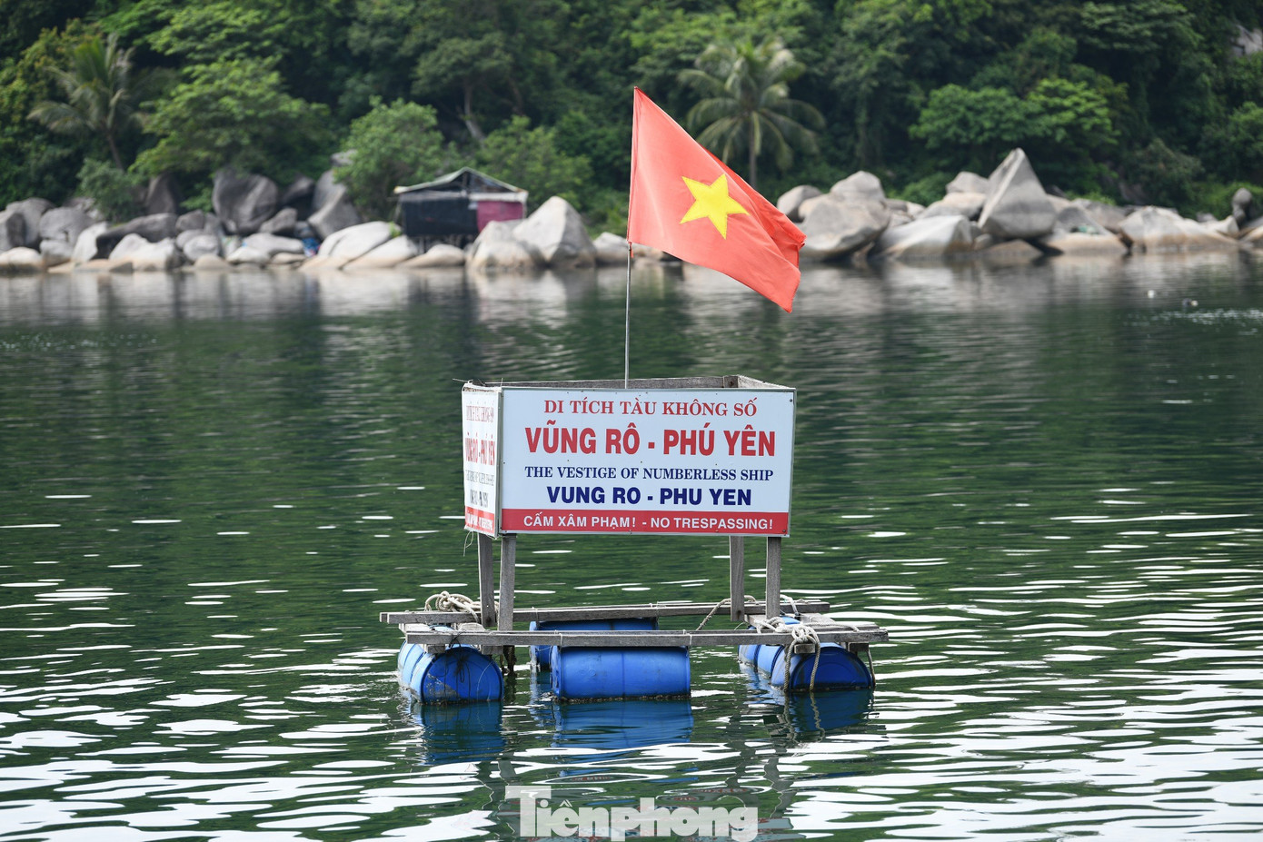 Nơi tàu C143 bị đánh đắm ở khu vực bãi Chùa, Vũng Rô. Nơi tàu C143 bị đánh đắm ở khu vực bãi Chùa, Vũng Rô.