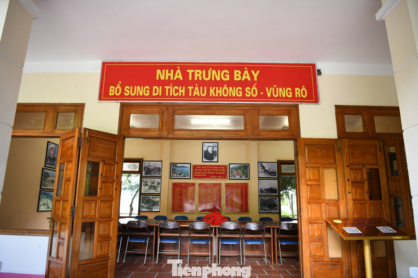 Nhà trưng bày các hình ảnh, hiện vật của các chuyến tàu không số cập bến Vũng Rô, cùng danh sách các cán bộ. thủy thủ tàu và những liệt sỹ tham gia vận chuyển, bảo vệ các chuyến tàu không số. Nhà trưng bày các hình ảnh, hiện vật của các chuyến tàu không số cập bến Vũng Rô, cùng danh sách các cán bộ. thủy thủ tàu và những liệt sỹ tham gia vận chuyển, bảo vệ các chuyến tàu không số.