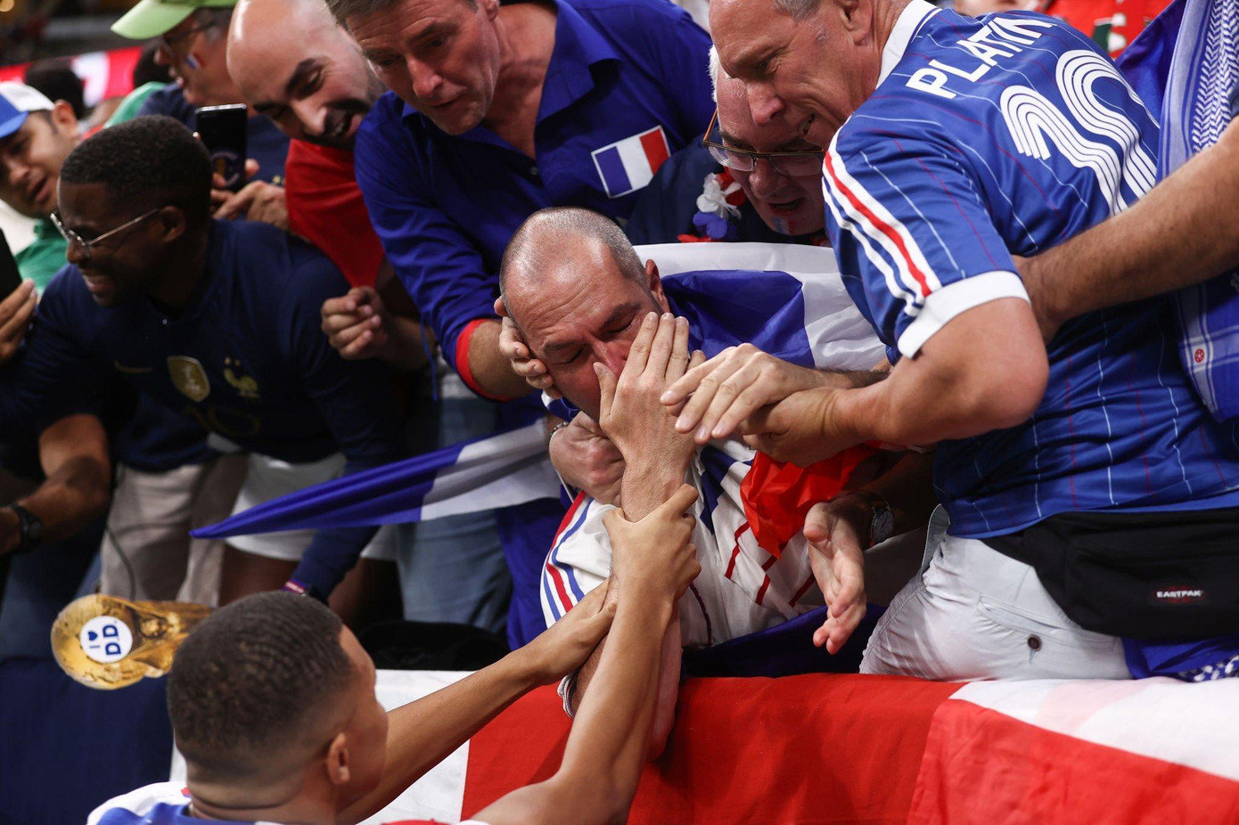 World Cup 2022: Hạ Morocco 2-0, Pháp hẹn kịch chiến Argentina ở chung kết ảnh 32