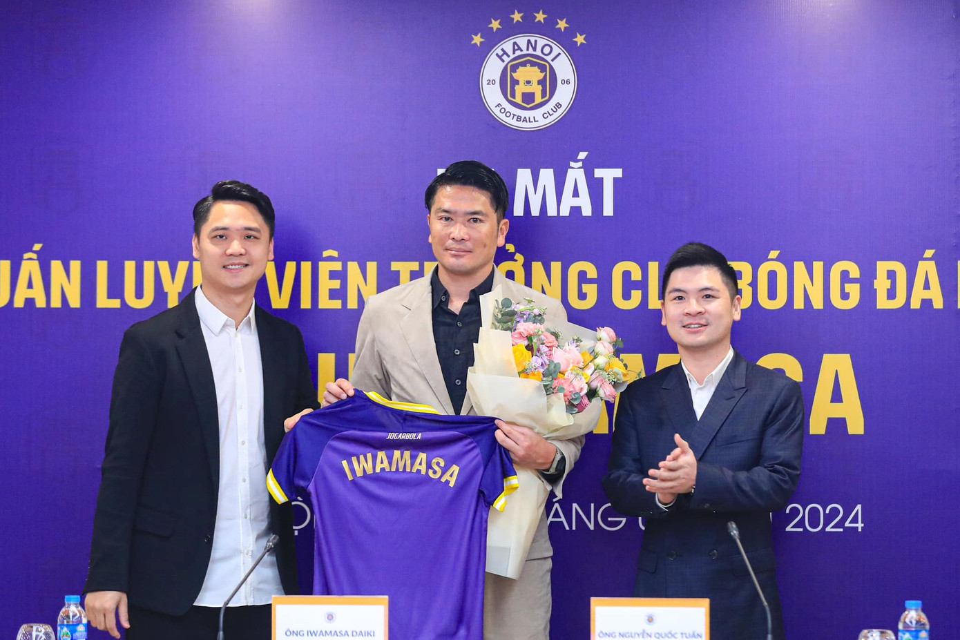 HLV Daiki Iwamasa chính thức ra mắt Hà Nội FC vào sáng 13/1.