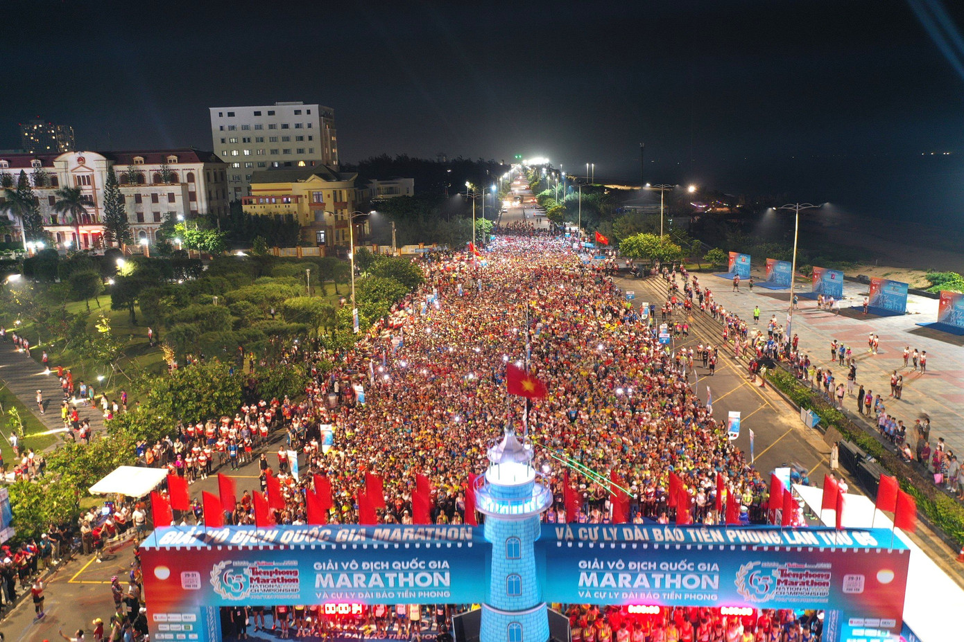 Khung cảnh Quảng trường 1/4, thành phố Tuy Hòa trước giờ xuất phát.