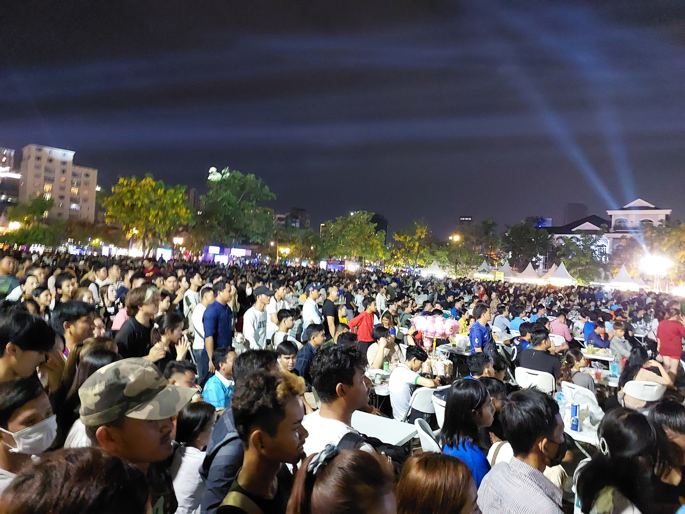 Tất cả có một trải nghiệm hiếm có, khi sống trong bầu không khí sôi động tại SEA Games 32.