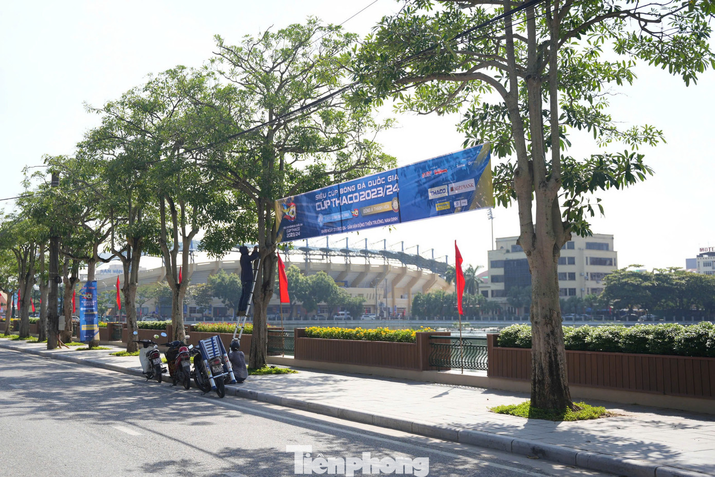 Với sự chỉ đạo sát sao của lãnh đạo, các sở, ban, ngành liên quan, đặc biệt là tình yêu bóng đá của người dân, Nam Định tự tin sẽ tổ chức thành công trận Siêu Cúp bóng đá Quốc gia 2023/2024, vừa đảm bảo tính chuyên môn vừa tuyệt đối an toàn.