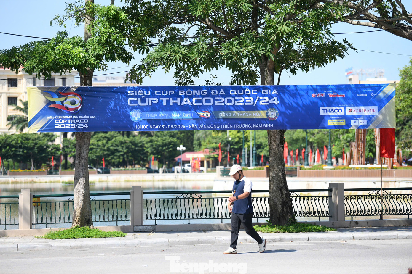Mặc dù thường xuyên tổ chức các trận đấu của Thép Xanh Nam Định, đồng thời cũng đăng cai nhiều giải đấu lớn và các trận giao hữu của Đội tuyển Việt Nam, nhưng đây là lần đầu tiên trận Siêu cúp bóng đá Quốc gia diễn ra trên sân Thiên Trường.