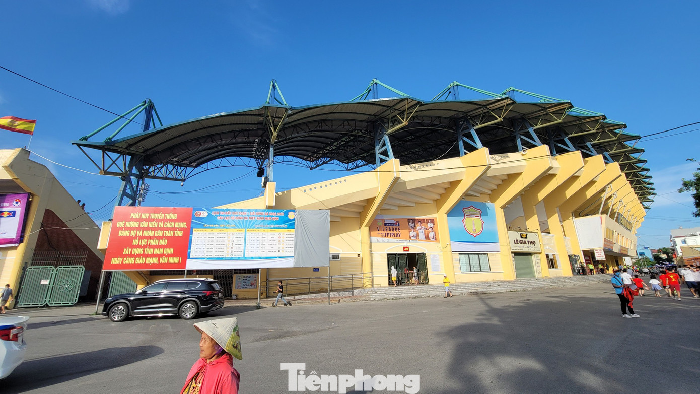 Kể từ trận Olympic Việt Nam gặp Lebanon ở vòng loại Olympic vào năm 2004, sân Thiên Trường mới lại tổ chức một trận đấu cấp đội tuyển Việt Nam, khi ĐT Việt Nam giao hữu với ĐT Syria. Kể từ trận Olympic Việt Nam gặp Lebanon ở vòng loại Olympic vào năm 2004, sân Thiên Trường mới lại tổ chức một trận đấu cấp đội tuyển Việt Nam, khi ĐT Việt Nam giao hữu với ĐT Syria.