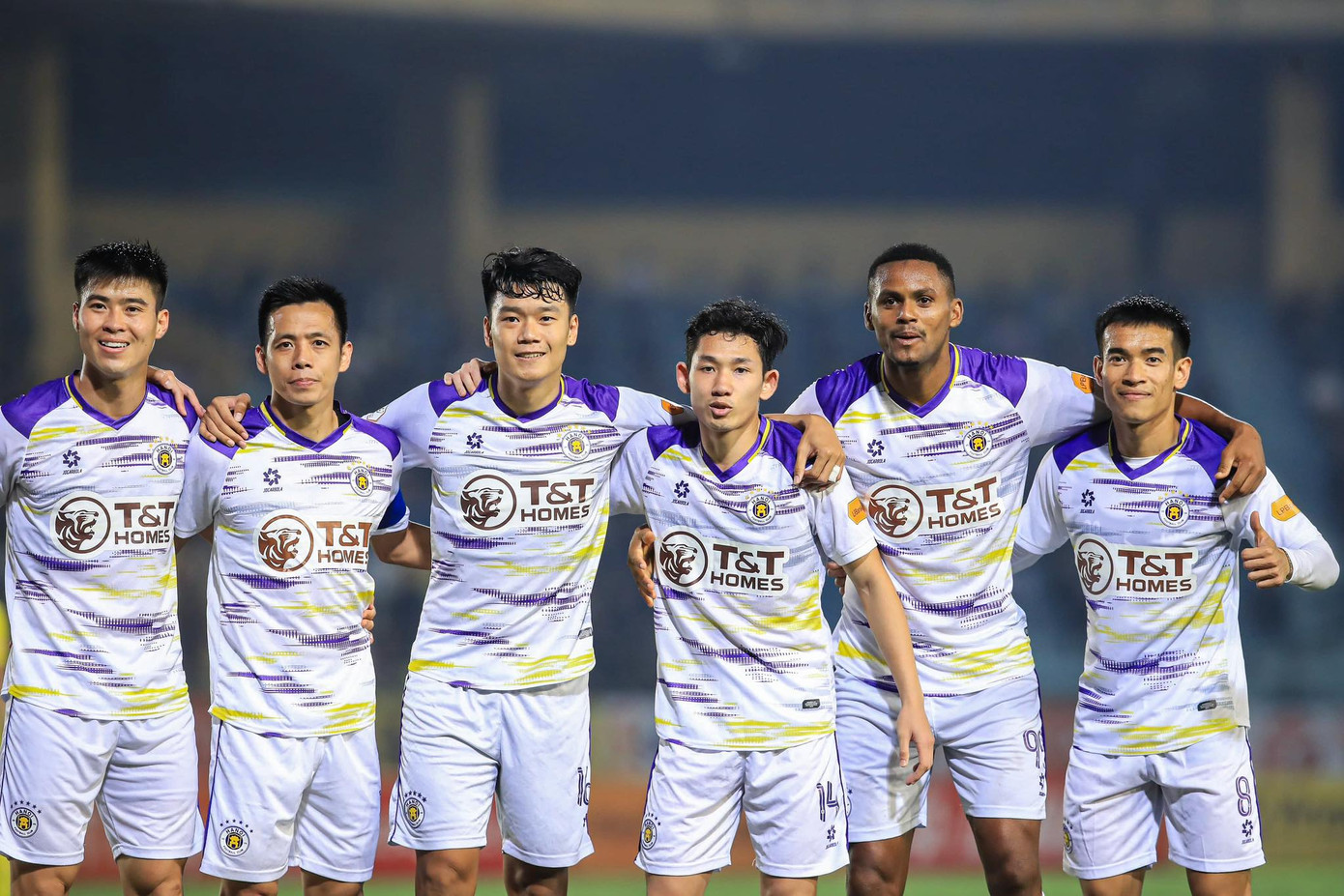 Hà Nội FC đã trở thành hình mẫu với cam kết đầu tư dài hạn cho tương lai, xây dựng nền móng và không ngừng tin tưởng cầu thủ trẻ. Hà Nội FC đã trở thành hình mẫu với cam kết đầu tư dài hạn cho tương lai, xây dựng nền móng và không ngừng tin tưởng cầu thủ trẻ.