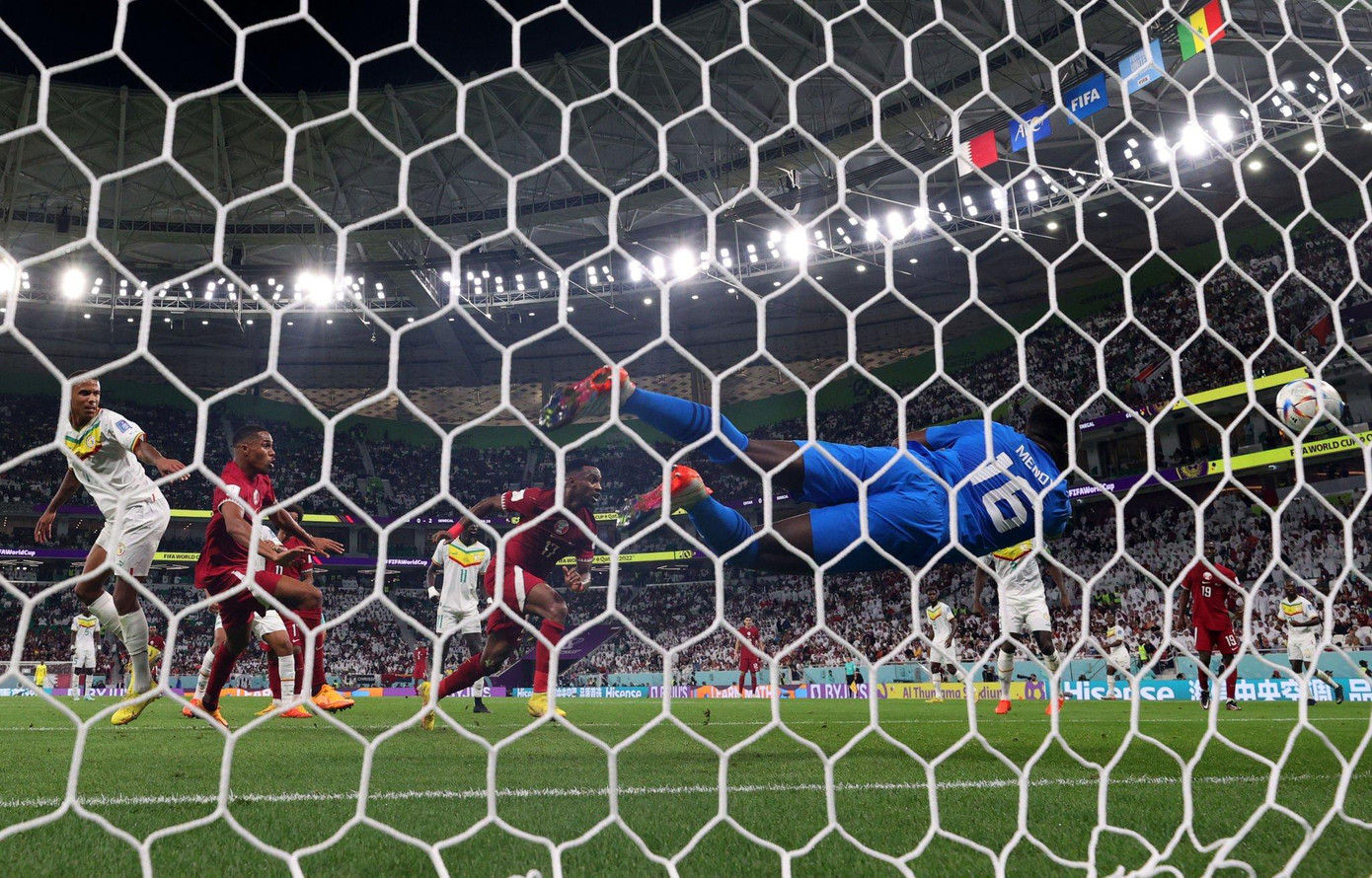 World Cup 2022: Thua Senegal 1-3, Qatar trở thành khán giả chỉ sau 2 lượt trận ảnh 21