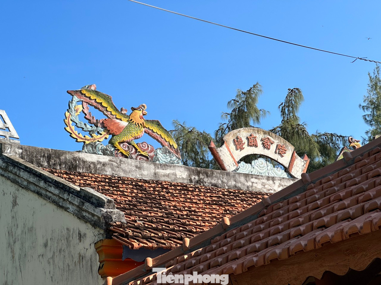 Ngư dân nơi đây tin rằng ngôi đền thờ Lăng Ông Nam Hải linh thiêng nhìn ra Hòn Yến sẽ giúp thời tiết mưa thuận gió hòa, mang lại những vụ cá bội thu và một cuộc sống đủ đầy.