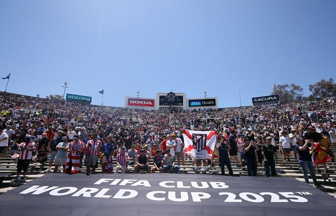 Có tới 80.619 người hâm mộ đến Rose Bowl ở Pasadena theo dõi trận PSG gặp Atletico.