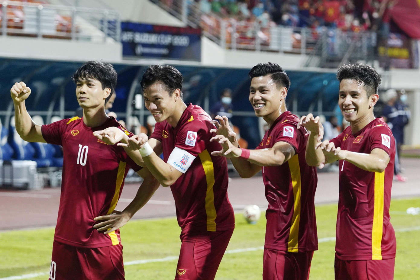 Các cầu thủ Việt Nam ăn mừng trong chiến thắng 3-0 trước Malaysia ở AFF Cup 2020. (Ảnh: VFF)