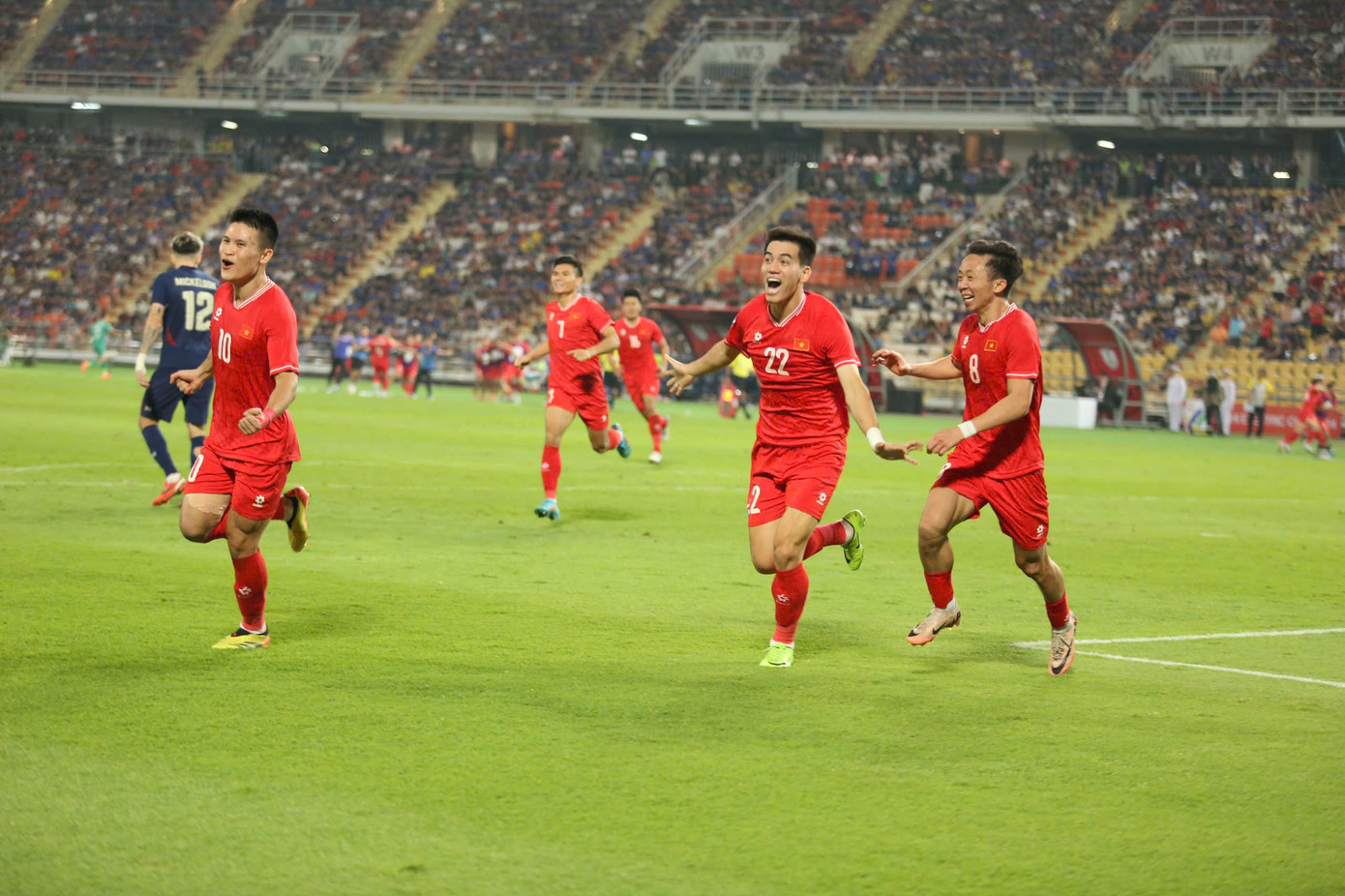 Trong nghịch cảnh, ĐT Việt Nam đã thể hiện bản lĩnh và phẩm cách nhà vô địch. Trong nghịch cảnh, ĐT Việt Nam đã thể hiện bản lĩnh và phẩm cách nhà vô địch.