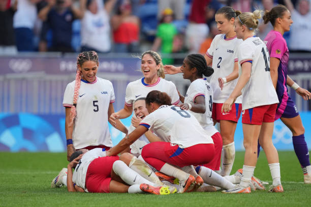 Tuyển nữ Mỹ lần thứ 6 vào chung kết Olympic nhờ bàn thắng hiệp phụ trước tuyển Đức ảnh 39